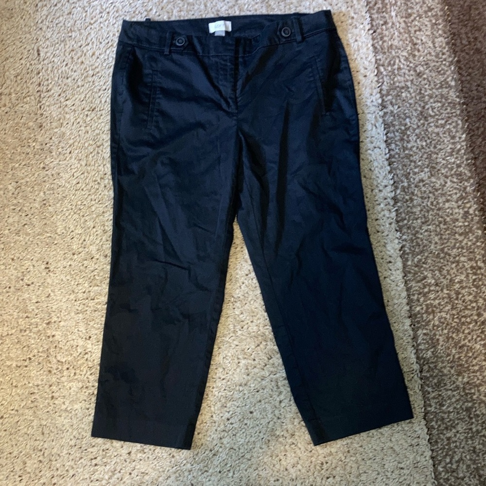 Loft black dress pants/capris with back and front pockets.